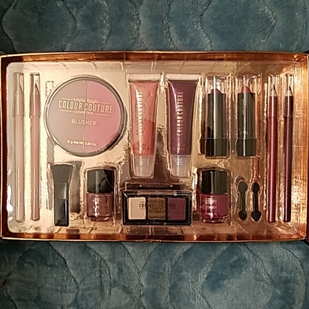 Color Couture Makeup Kit - Picture 1 of 8